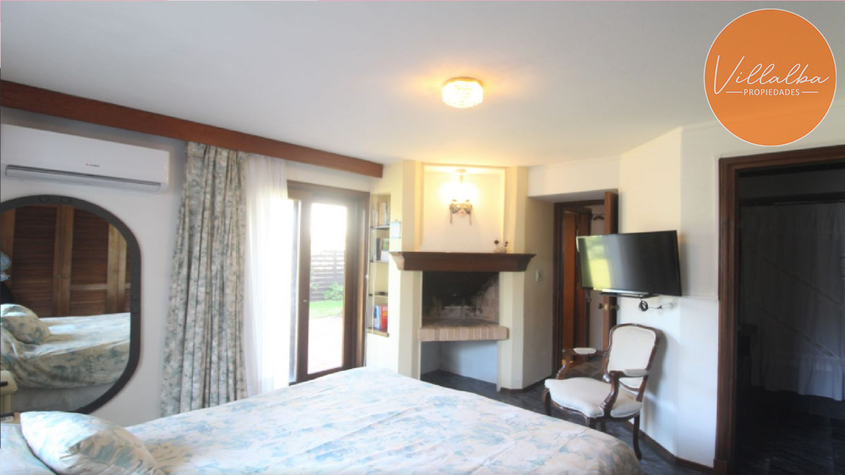 Apartamento ID.2206 - Casa en venta en playa Brava a solo 100 mts del mar. 4 dormitorios + dep.