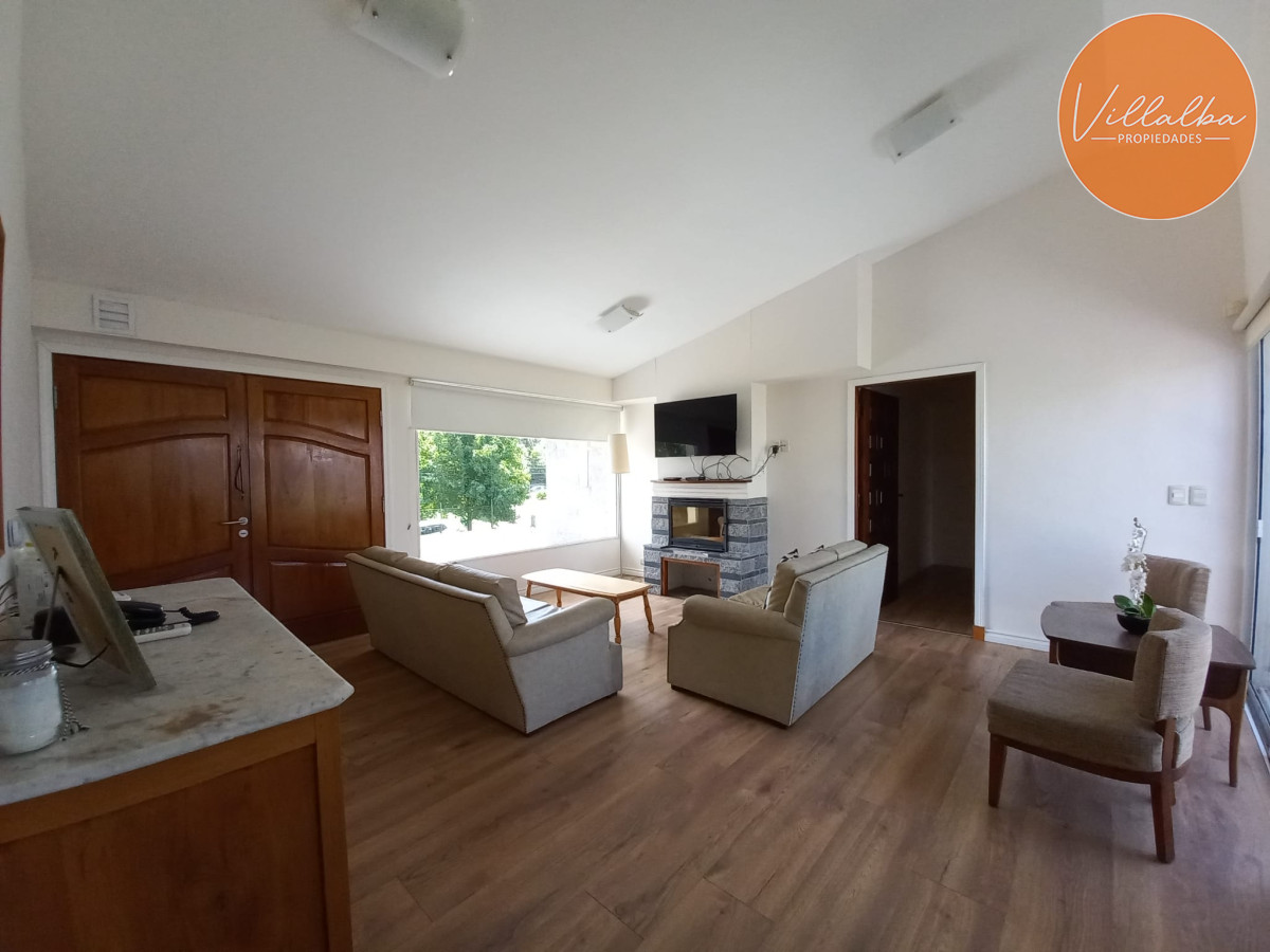 Apartamento ID.2047 - Vende casa de 3 dormitorios totalmente reformada. Con piscina climatizada. Cerca de colegios, Punta del Este 