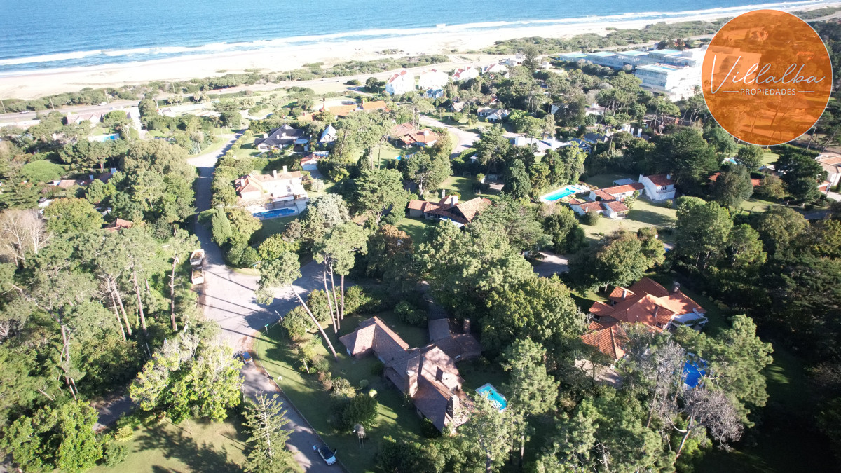 Casa ID.3323 - Hermosa mansión en Golf de 6 dormitorios , Punta del Este