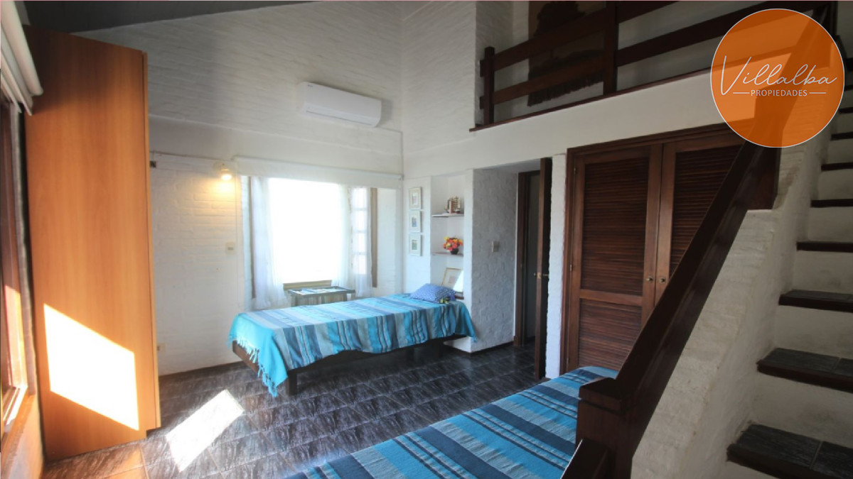 Apartamento ID.2206 - Casa en venta en playa Brava a solo 100 mts del mar. 4 dormitorios + dep.
