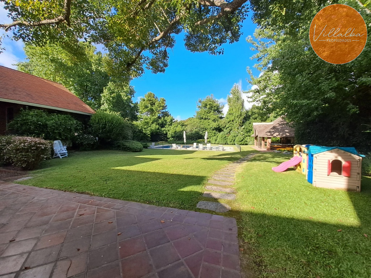 Apartamento ID.2762 - Espectacular chalet de gran tamaño, zona del Golf.