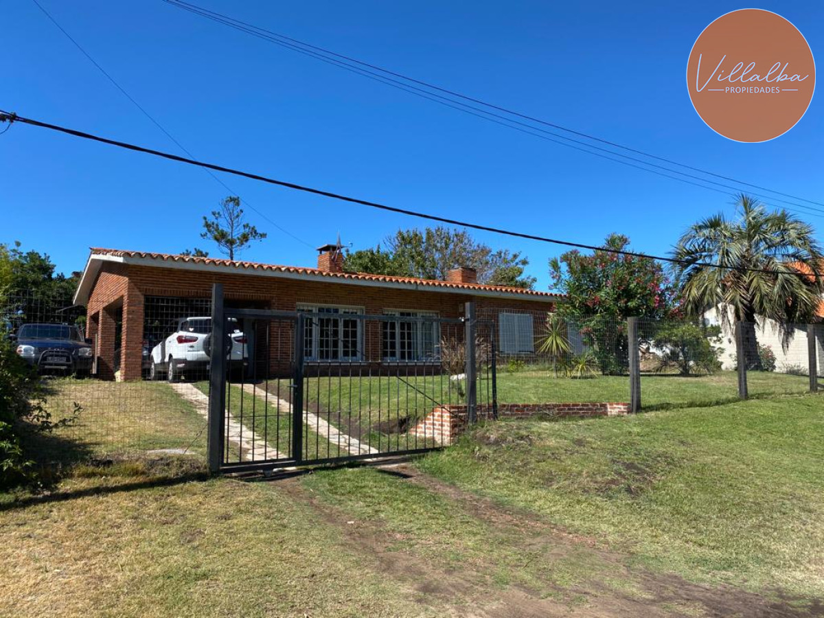 Apartamento ID.3432 - Vende casa de 3 dormitorios en Pinares, cerca del mar, Punta del Este