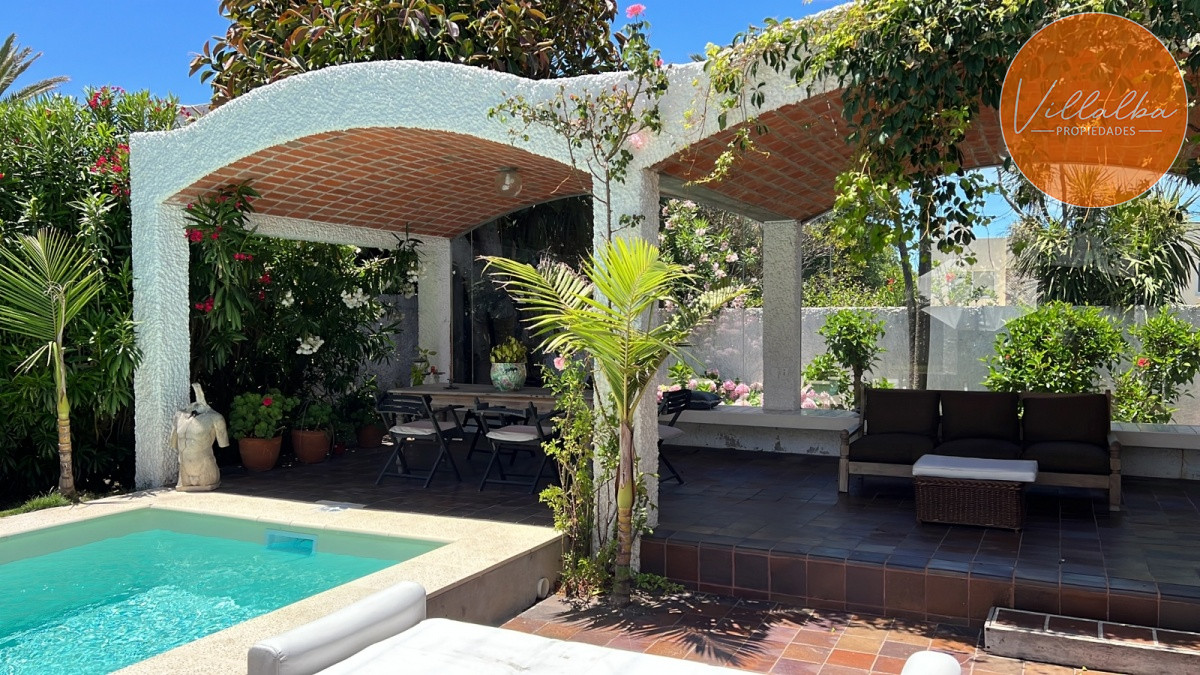 Casa ID.2673 - Hermosa casa en venta en zona de la península.