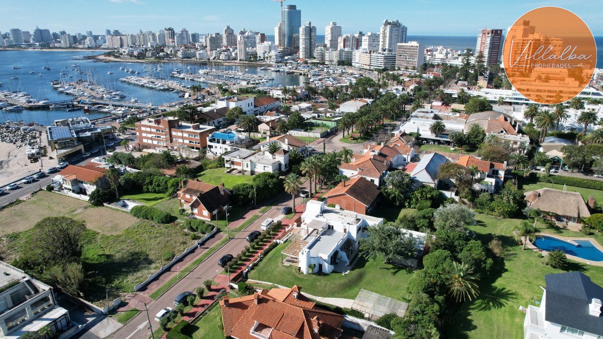 Casa ID.3324 - Chalet en venta con vista al mar en casco histórico de la Península. 