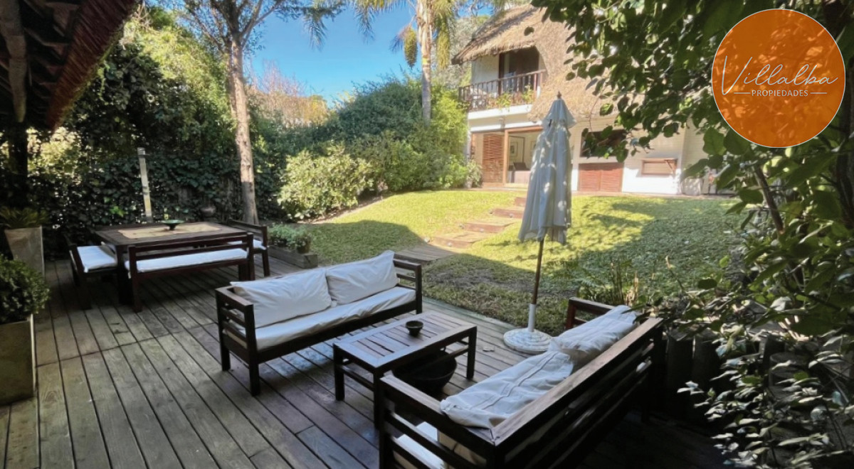 Apartamento ID.3313 - Venta de casa de 3 dormitorios + casa de huespedes mansa