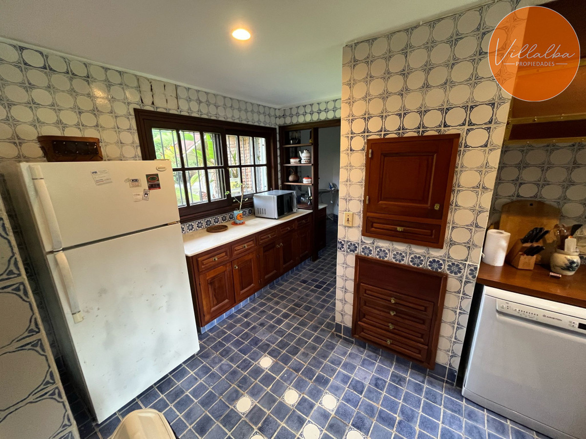 Casa ID.3323 - Hermosa mansión en Golf de 6 dormitorios , Punta del Este