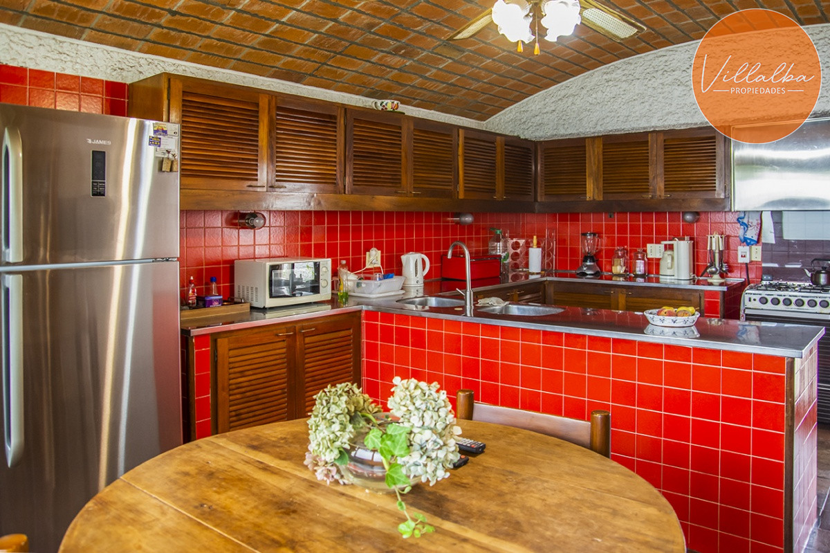 Casa ID.2673 - Hermosa casa en venta en zona de la península.