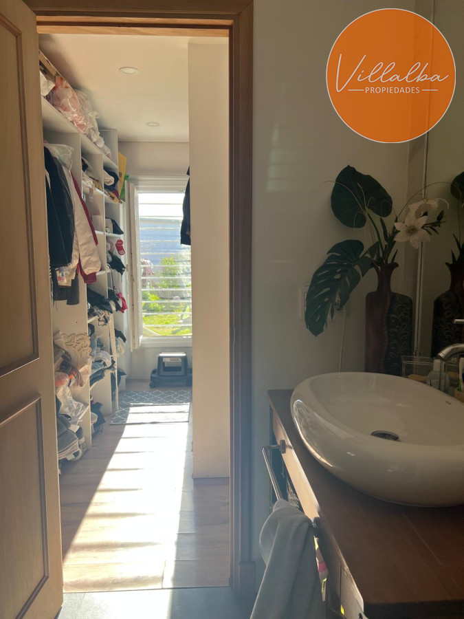 Apartamento ID.3301 - Vende casa de 3 dormitorios moderna en Maldonado, 