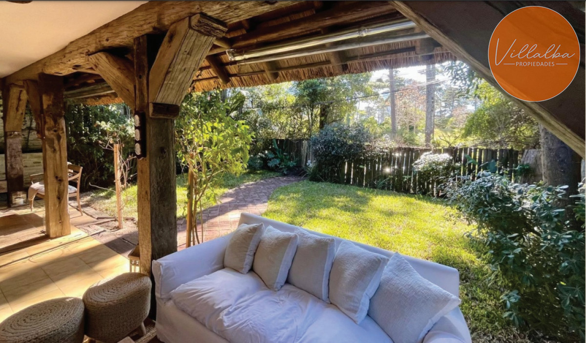 Apartamento ID.3313 - Venta de casa de 3 dormitorios + casa de huespedes mansa