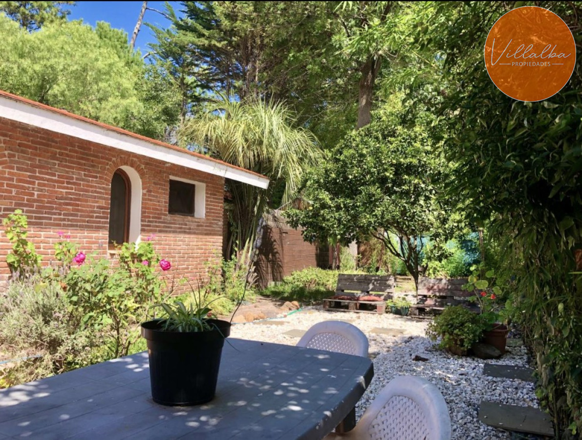 Casa ID.2463 - Vende casa en excelente estado, con 3 dormitorios más apto en Barrio Cantegril, Punta del Este 