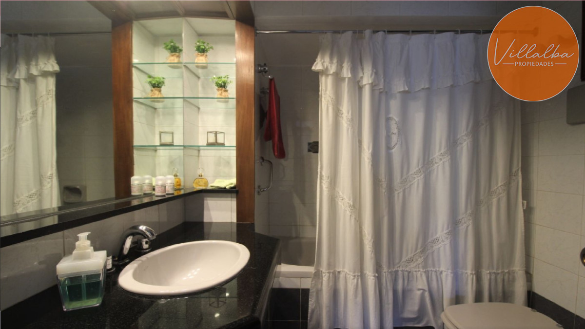 Apartamento ID.2206 - Casa en venta en playa Brava a solo 100 mts del mar. 4 dormitorios + dep.