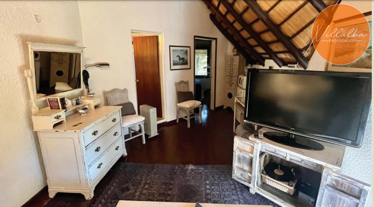 Apartamento ID.3313 - Venta de casa de 3 dormitorios + casa de huespedes mansa