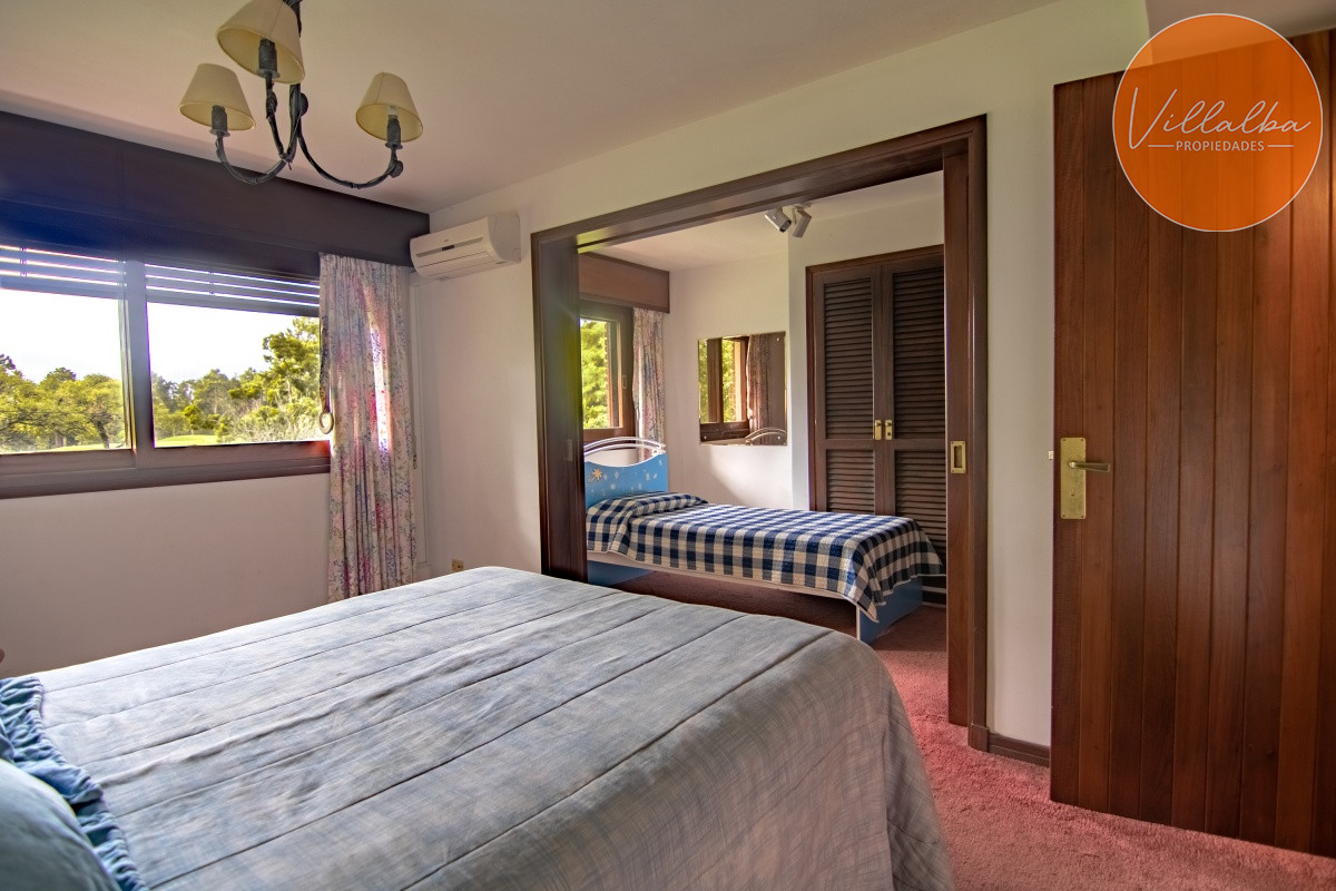 Apartamento ID.2762 - Espectacular chalet de gran tamaño, zona del Golf.