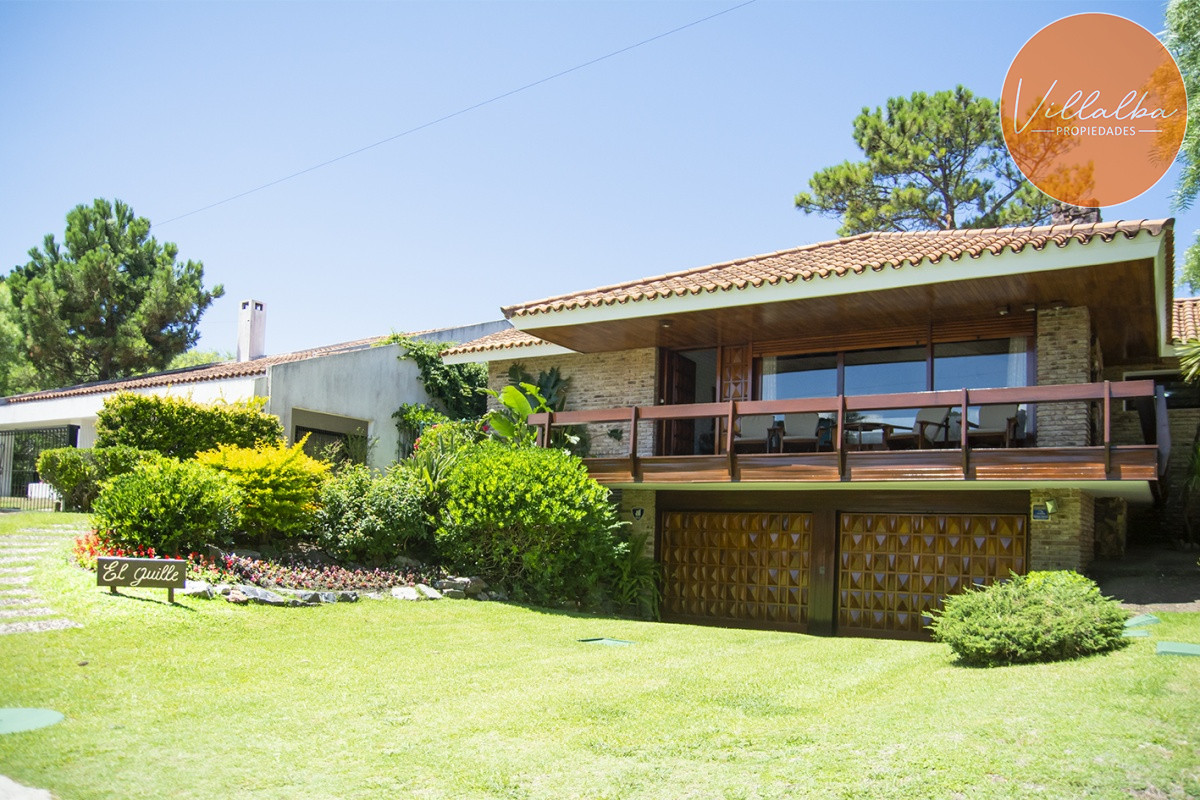 Casa ID.2044 - Hermosa casa en venta a pocos metros del mar.