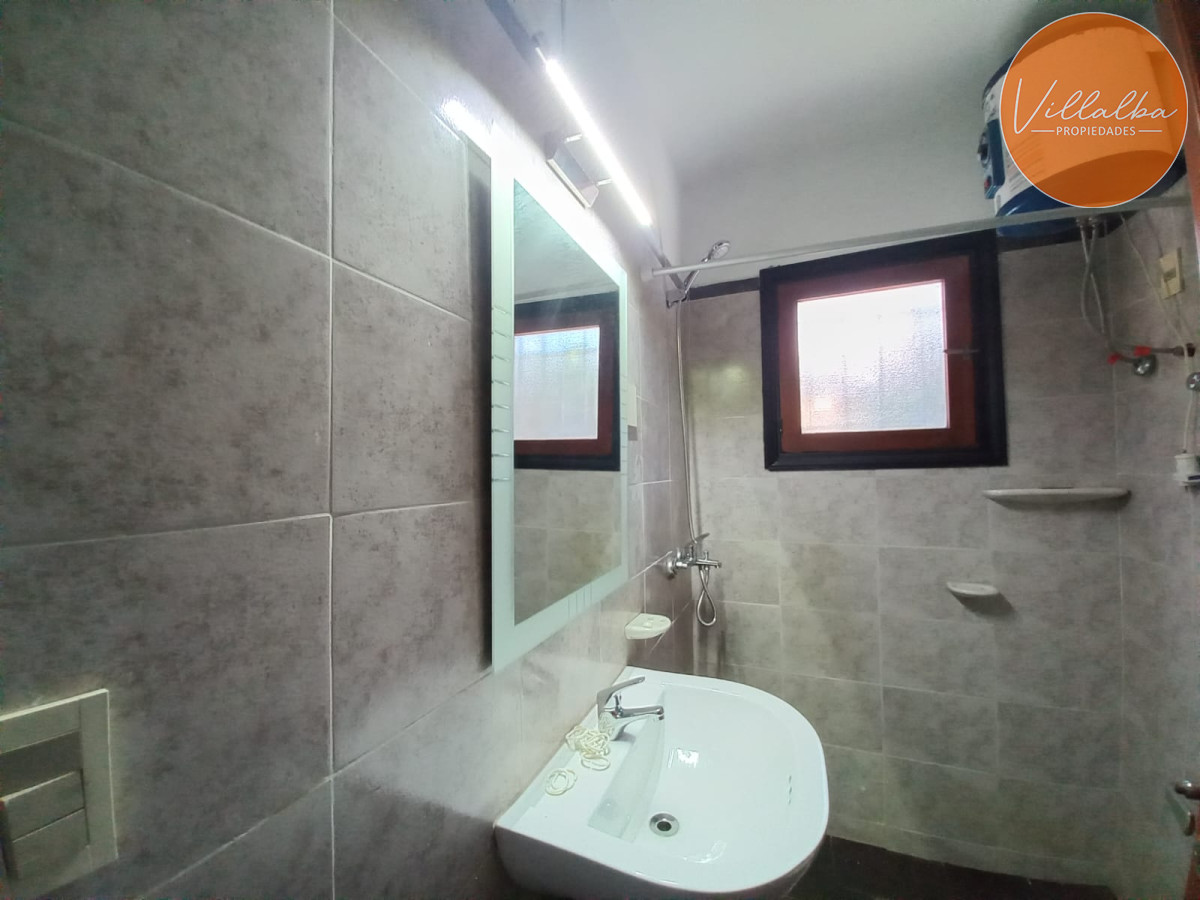Casa ID.2237 - Vende y alquila gran casa de 5 dormitorios en Playa Mansa, Punta del Este 