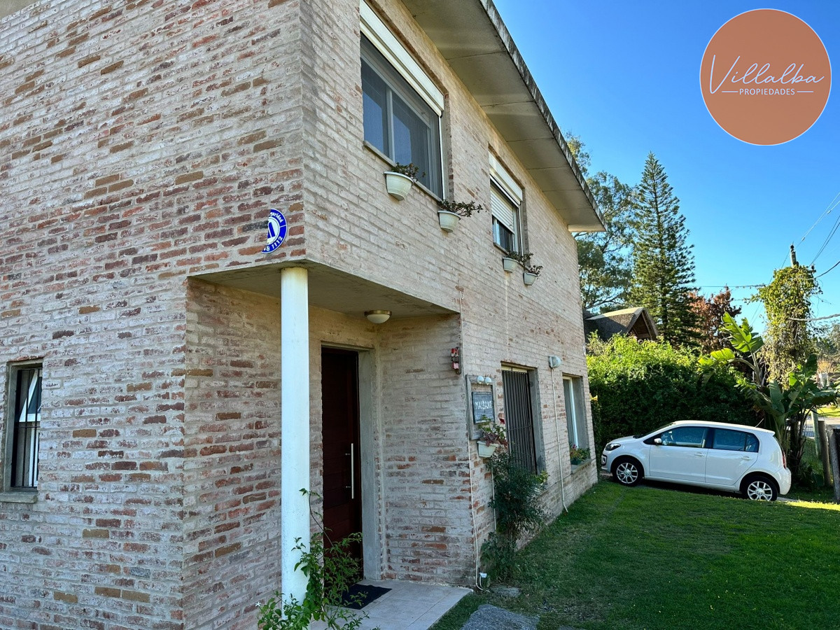 Casa ID.2173 - Vende casa en impecable estado. 3 dormitorios en Pinares, Punta del Este