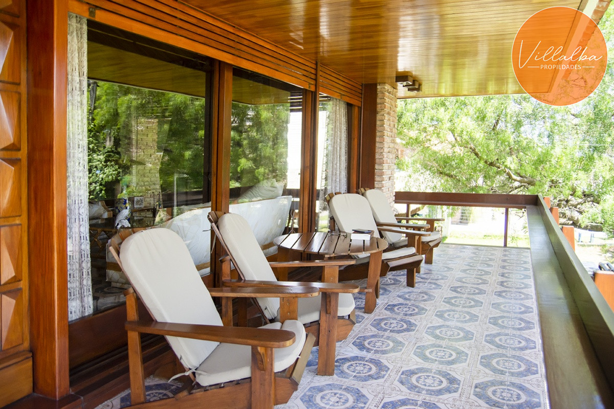 Casa ID.2044 - Hermosa casa en venta a pocos metros del mar.