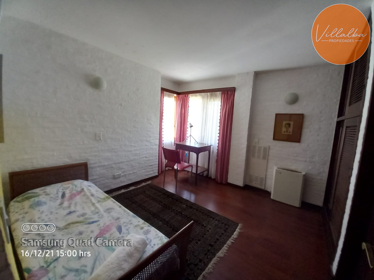 Casa ID.1689 - Vende casa en excelente estado, reciclada. De 6 dormitorios en Peninsula. Punta del Este 