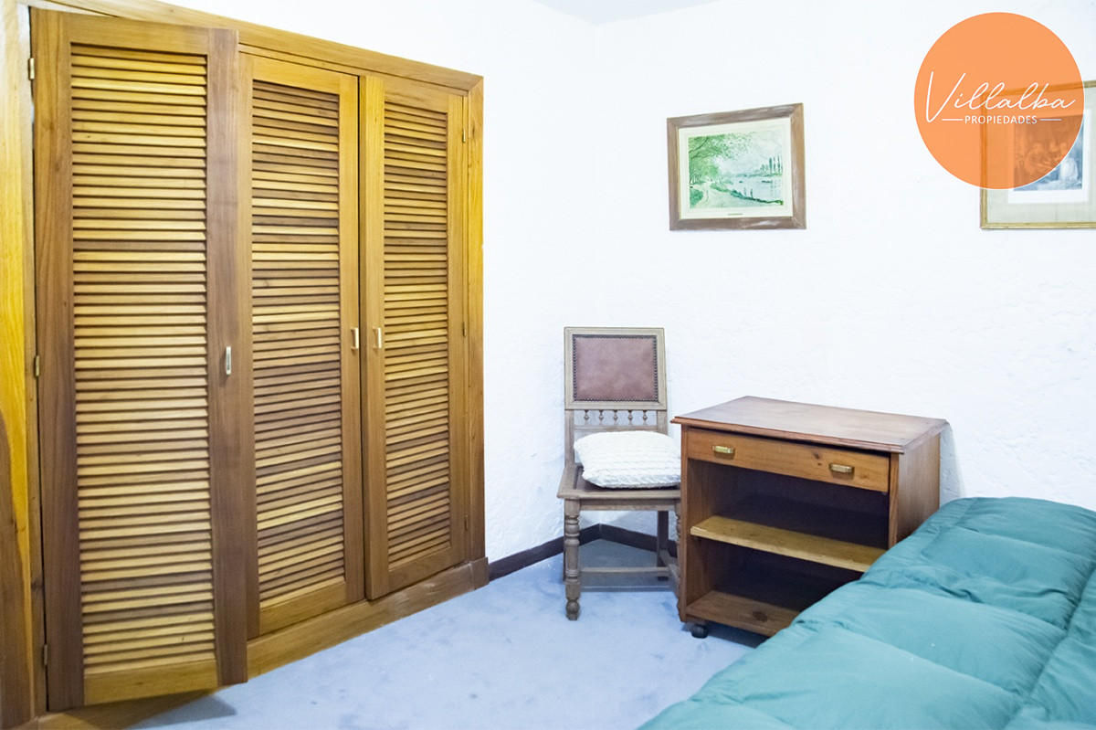 Casa ID.1694 - Gran chalet de 6 dormitorios en venta en zona residencial.