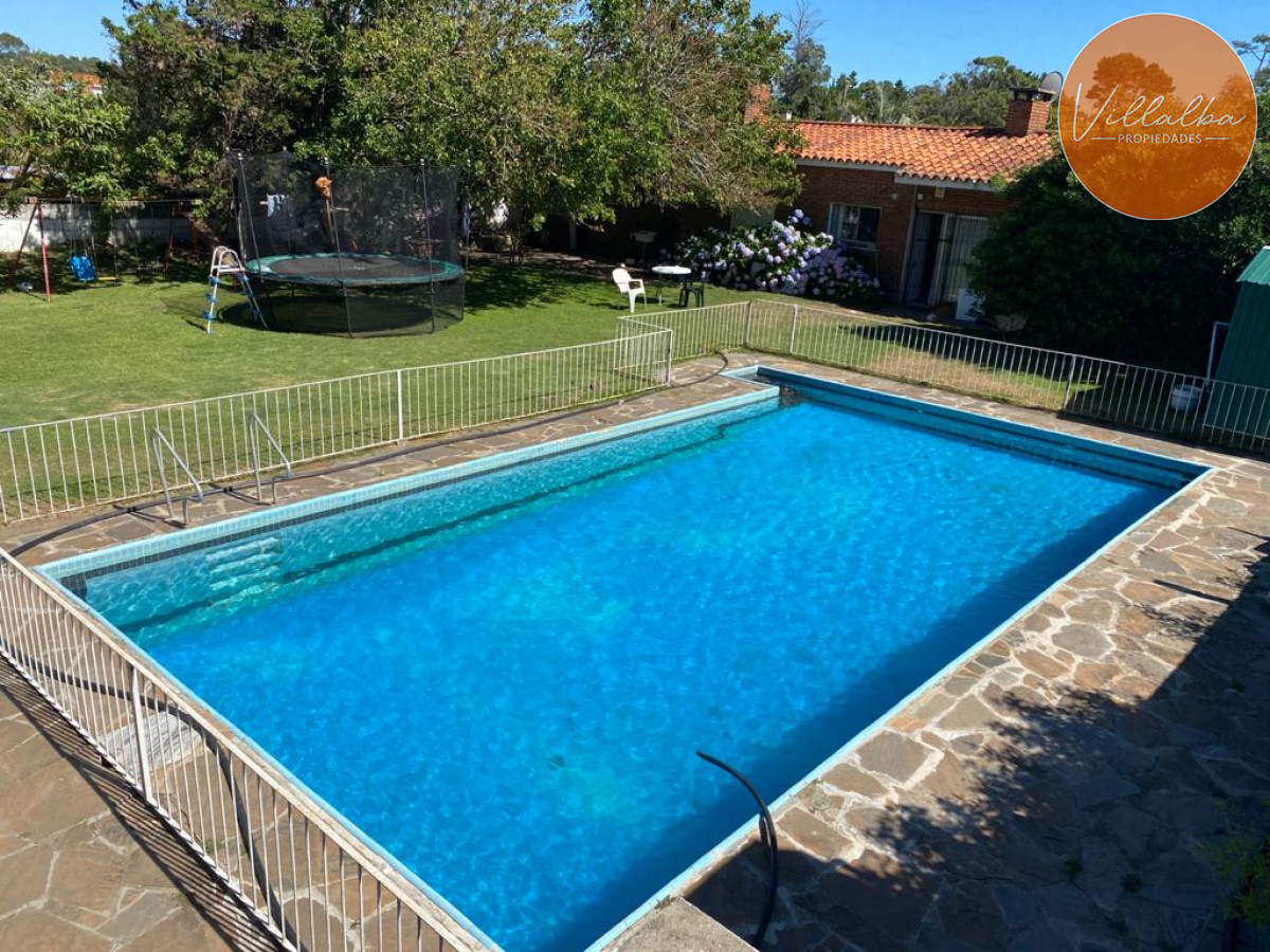 Apartamento ID.3432 - Vende casa de 3 dormitorios en Pinares, cerca del mar, Punta del Este