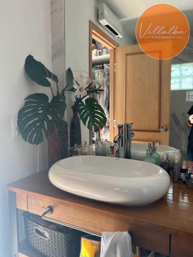 Apartamento ID.3301 - Vende casa de 3 dormitorios moderna en Maldonado, 