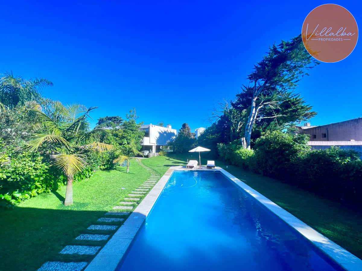 Apartamento ID.3325 - Hermosa casa en Playa Mansa, Punta del Este