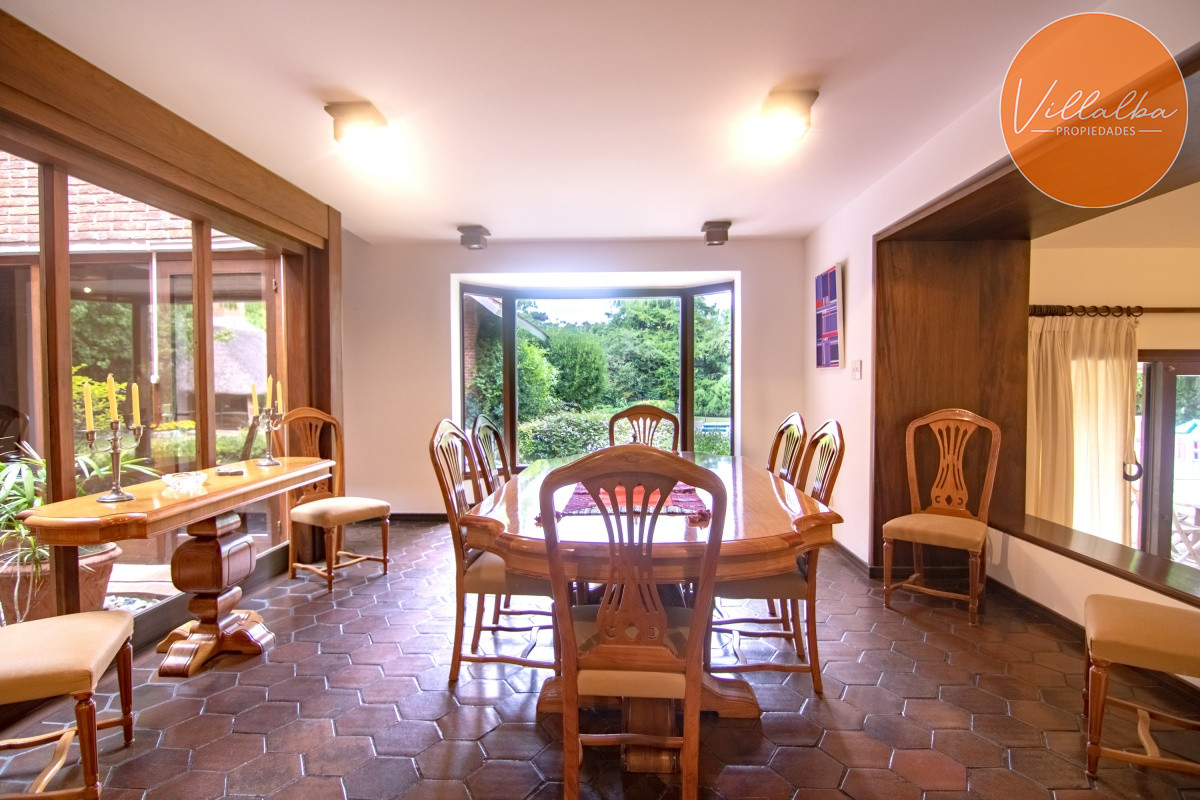 Apartamento ID.2762 - Espectacular chalet de gran tamaño, zona del Golf.
