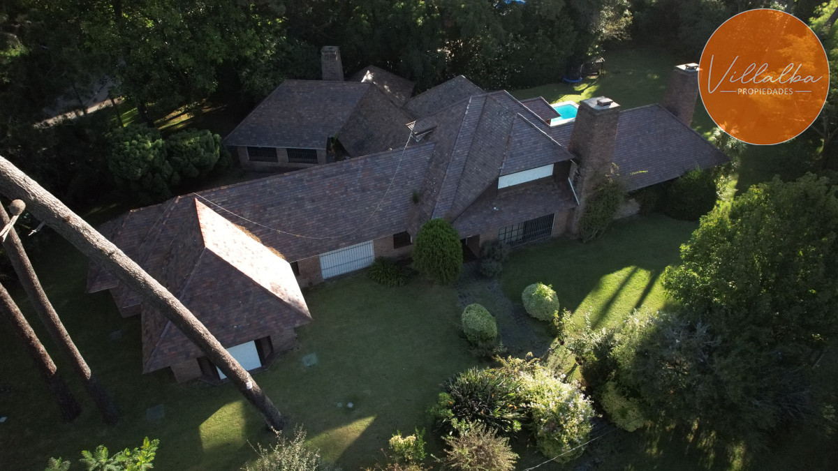 Casa ID.3323 - Hermosa mansión en Golf de 6 dormitorios , Punta del Este