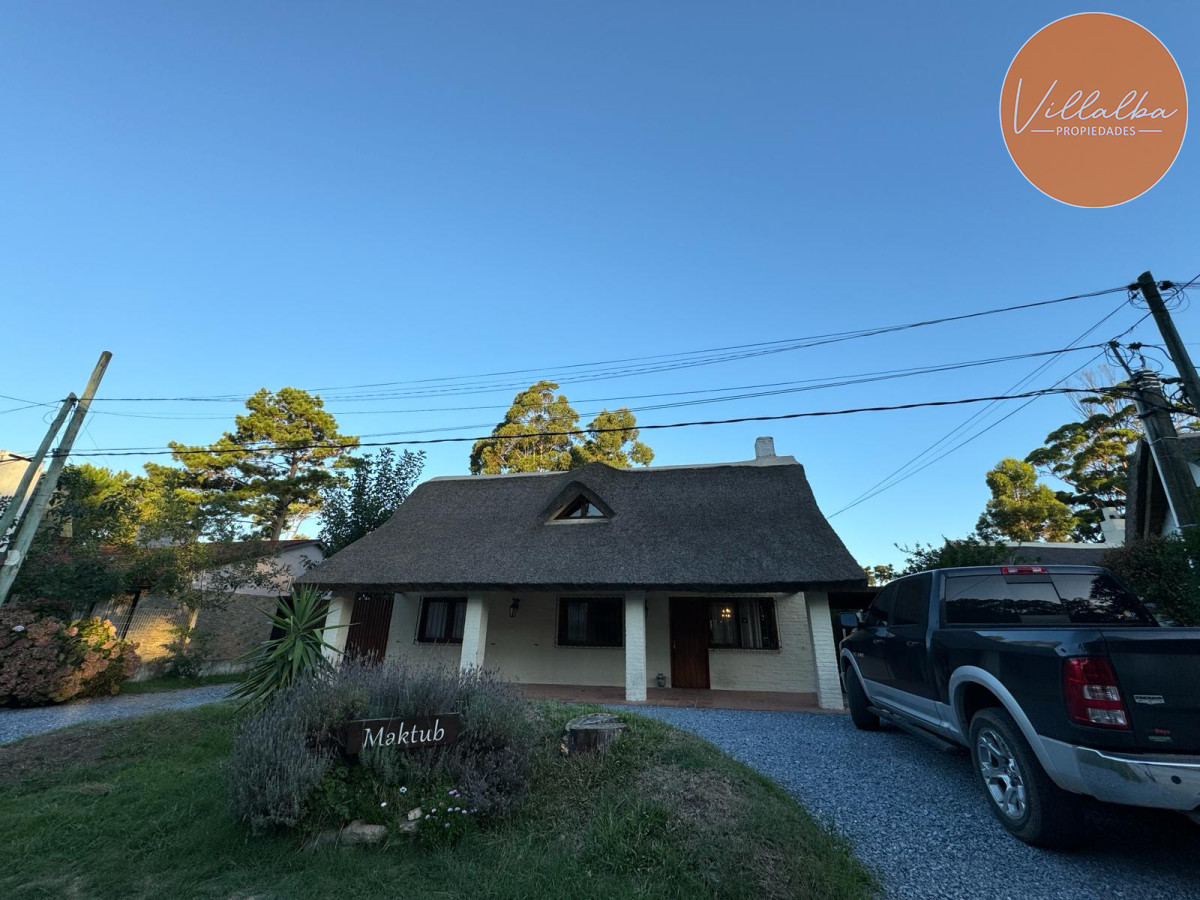 Apartamento ID.3034 - Vende casa de 3 dormitorios en Pinares, Punta del Este 