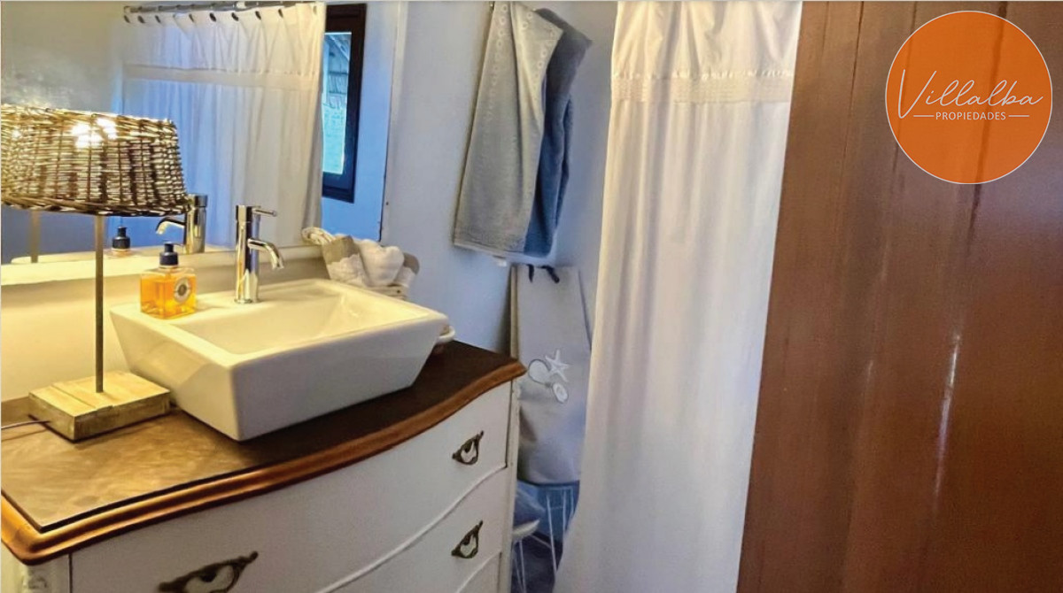 Apartamento ID.3313 - Venta de casa de 3 dormitorios + casa de huespedes mansa