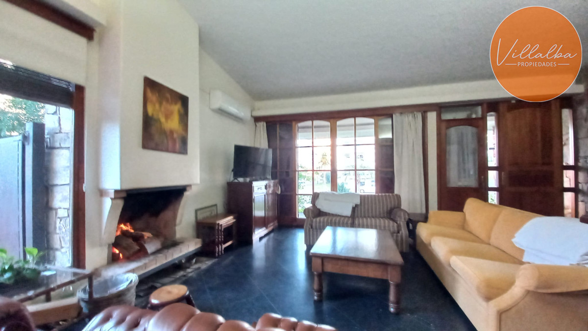 Casa ID.3319 - Vende casa de 3 dormitorios (incluye depp), en Parada 4 de Playa Mansa, Punta del Este 
