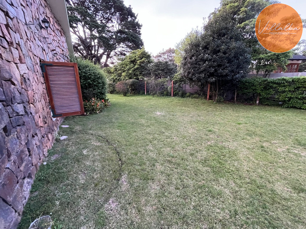 Apartamento ID.3213 - Vende casa de 3 dormitorios en Pinares, Punta del Este 