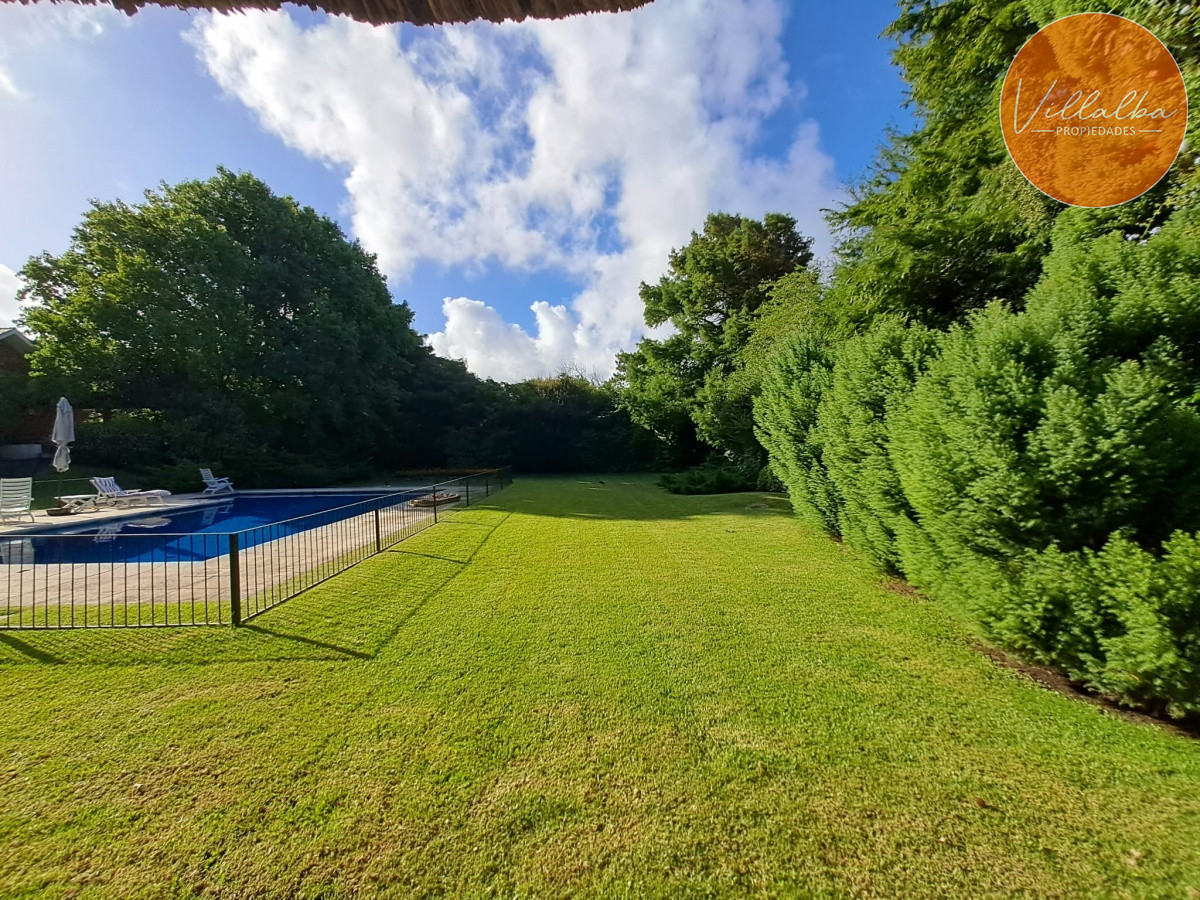 Apartamento ID.2762 - Espectacular chalet de gran tamaño, zona del Golf.