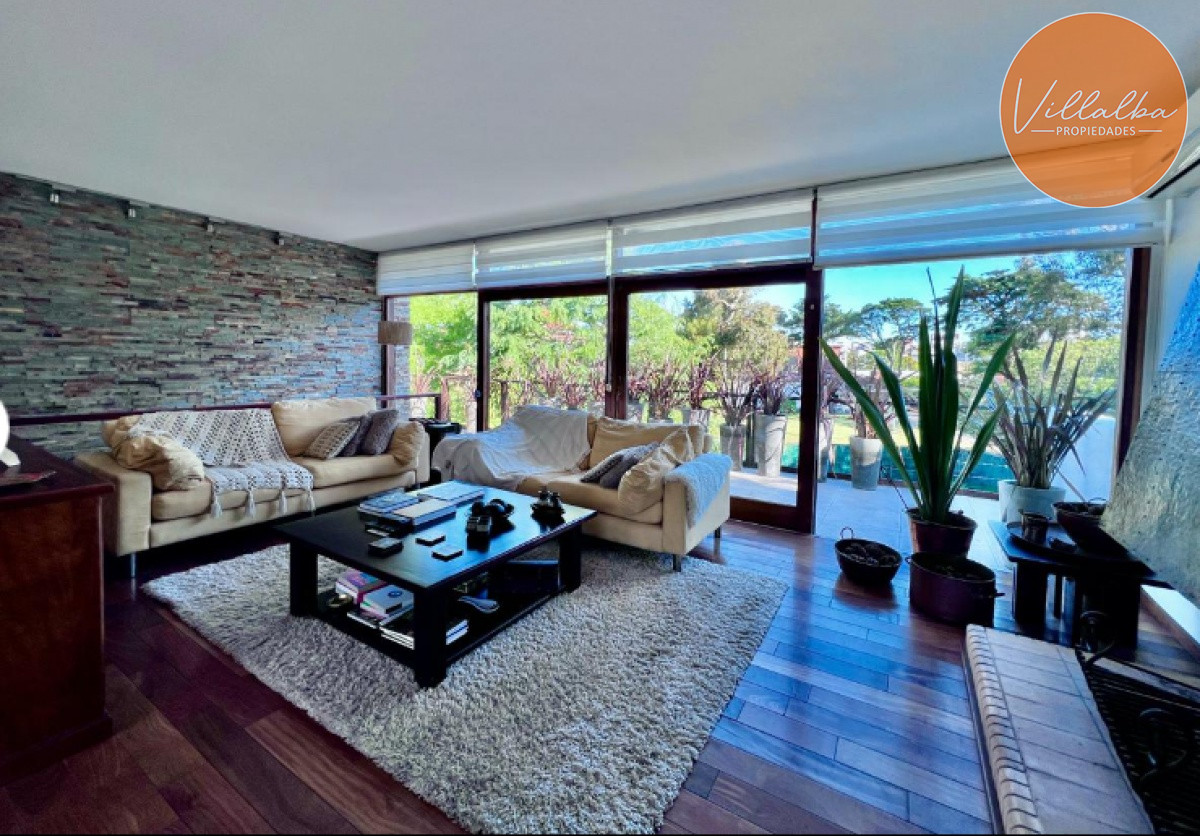 Apartamento ID.3325 - Hermosa casa en Playa Mansa, Punta del Este