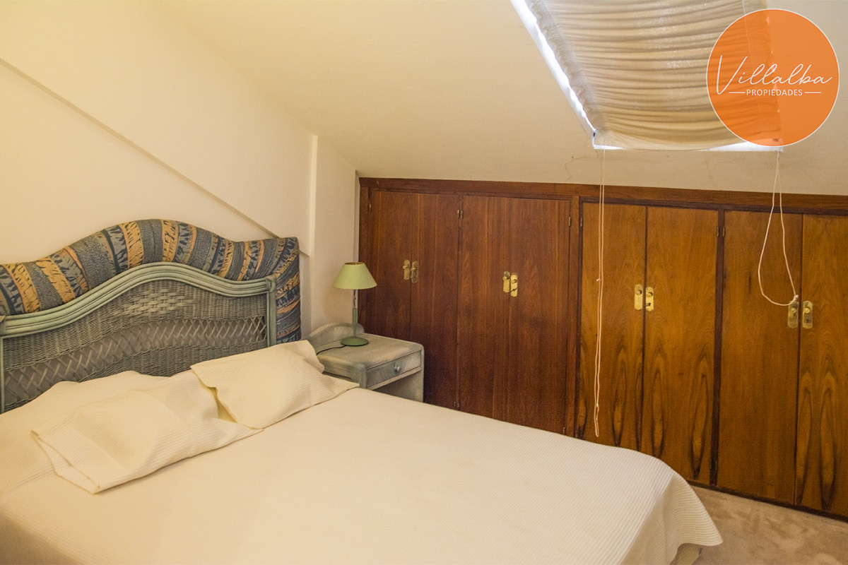 Apartamento ID.3594 - Casa a la venta en playa mansa Punta Del Este, gran tamaño ubicada en zona privilegiada.