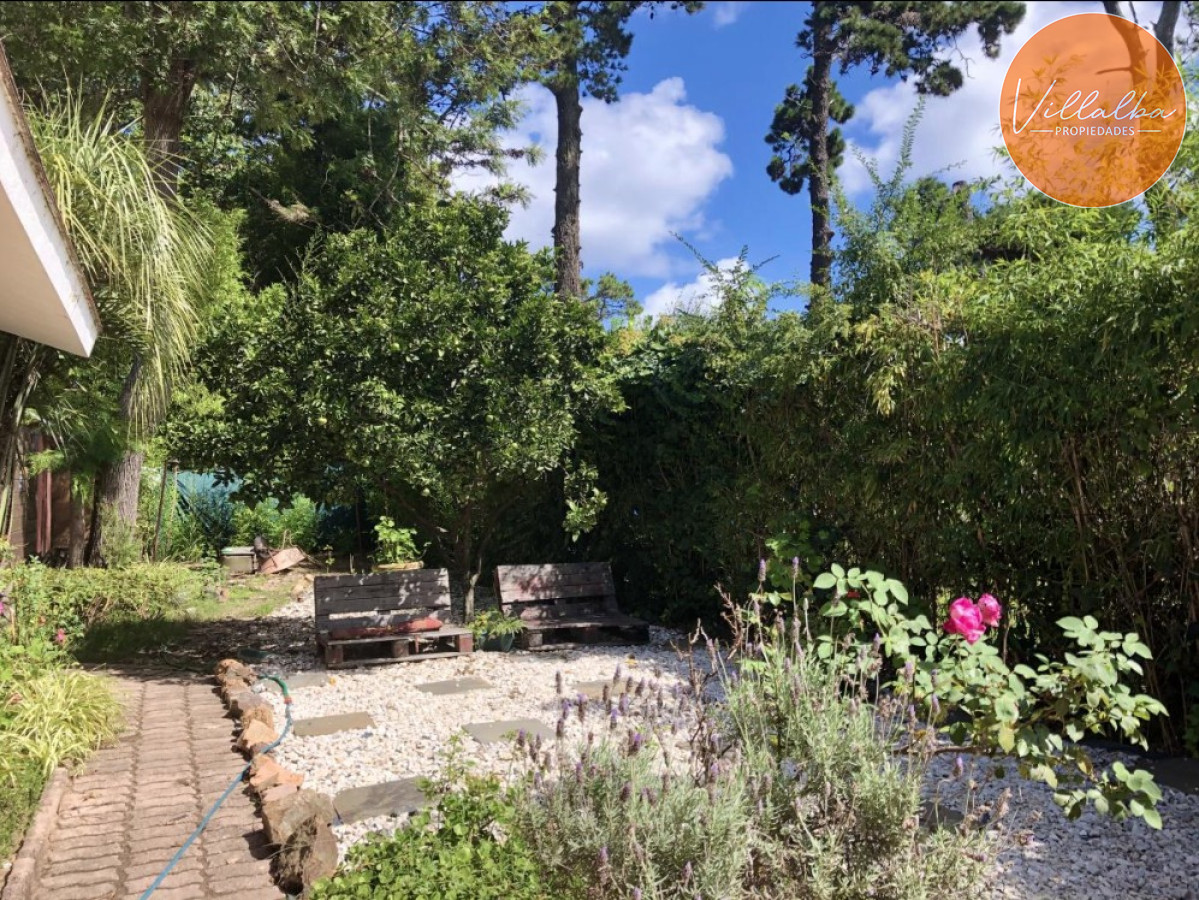 Casa ID.2463 - Vende casa en excelente estado, con 3 dormitorios más apto en Barrio Cantegril, Punta del Este 