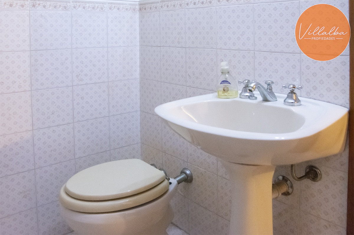 Casa ID.1694 - Gran chalet de 6 dormitorios en venta en zona residencial.