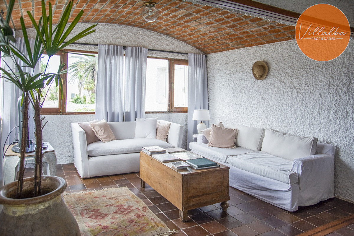 Casa ID.2673 - Hermosa casa en venta en zona de la península.
