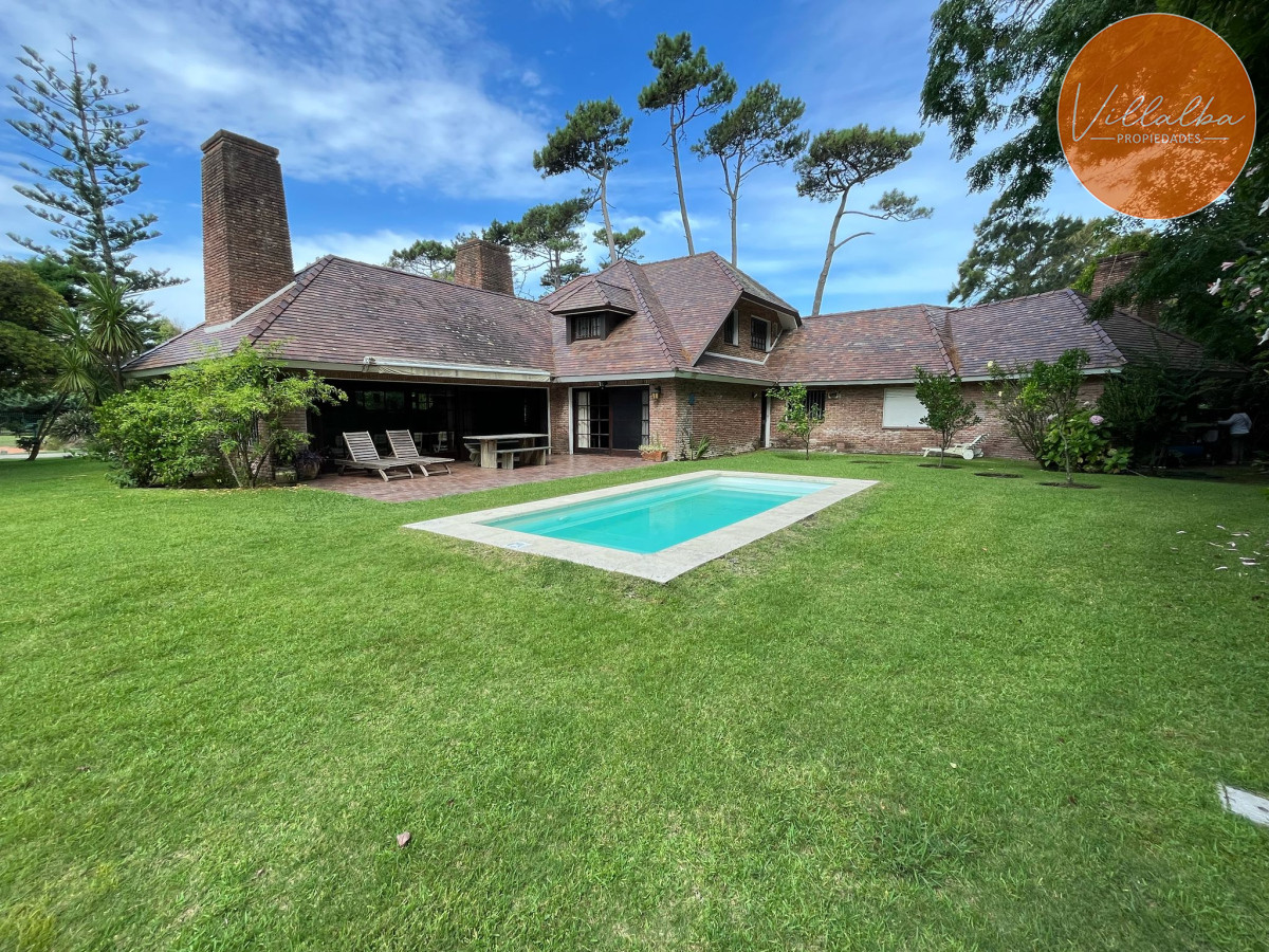 Casa ID.3323 - Hermosa mansión en Golf de 6 dormitorios , Punta del Este