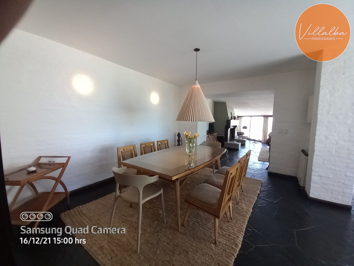 Casa ID.1689 - Vende casa en excelente estado, reciclada. De 6 dormitorios en Peninsula. Punta del Este 