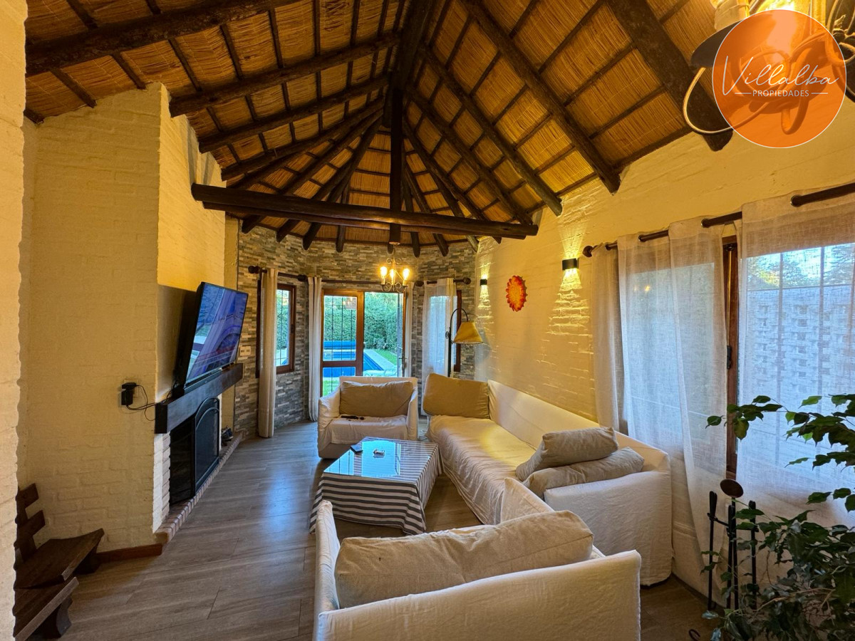 Apartamento ID.3034 - Vende casa de 3 dormitorios en Pinares, Punta del Este 