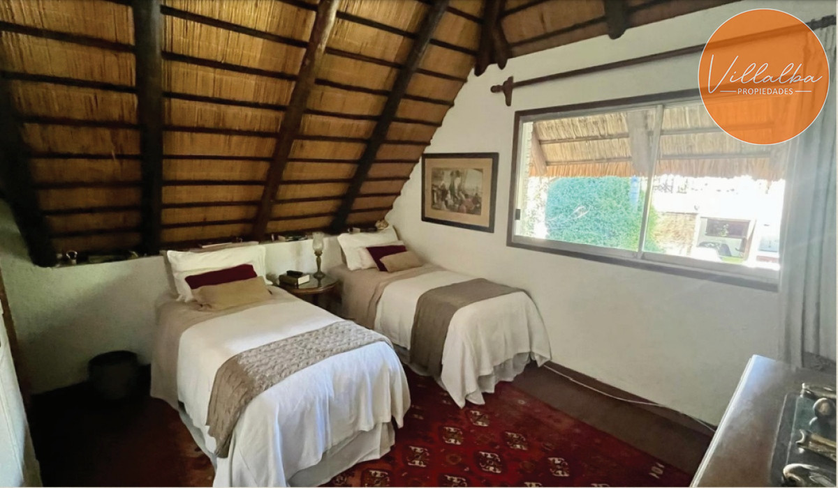 Apartamento ID.3313 - Venta de casa de 3 dormitorios + casa de huespedes mansa