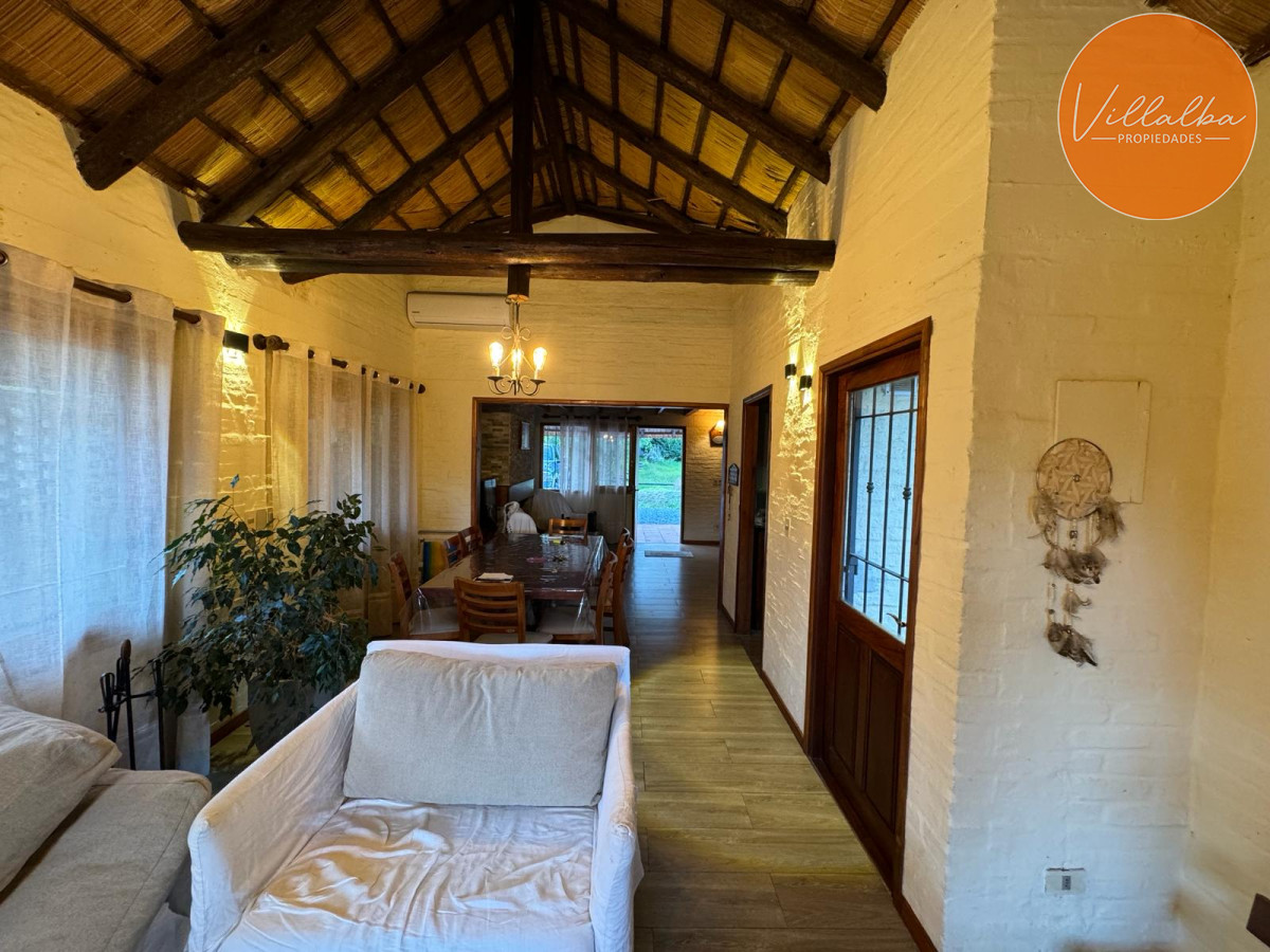 Apartamento ID.3034 - Vende casa de 3 dormitorios en Pinares, Punta del Este 