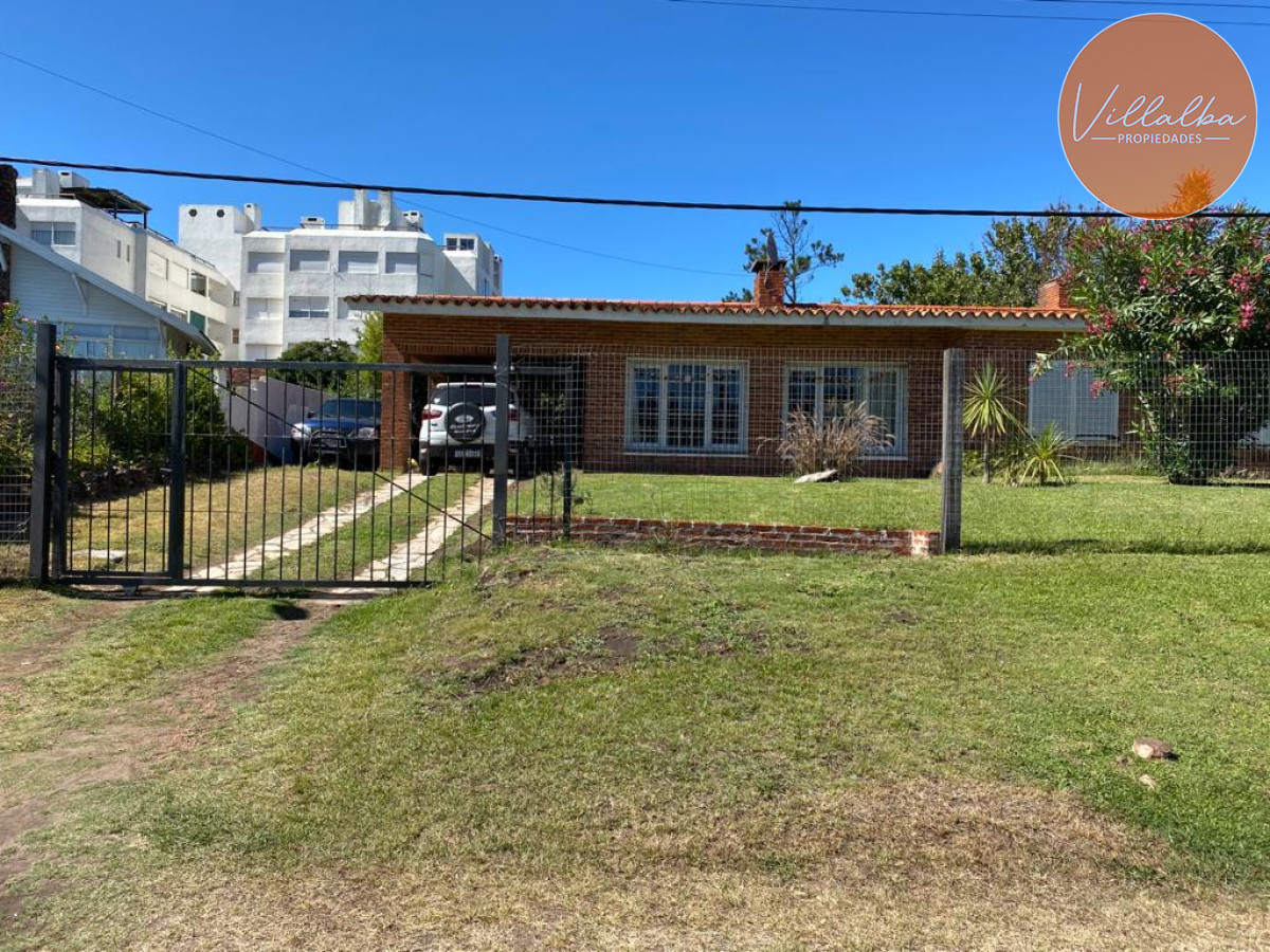 Apartamento ID.3432 - Vende casa de 3 dormitorios en Pinares, cerca del mar, Punta del Este