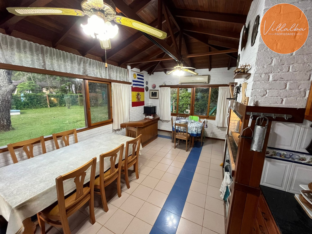 Apartamento ID.3213 - Vende casa de 3 dormitorios en Pinares, Punta del Este 