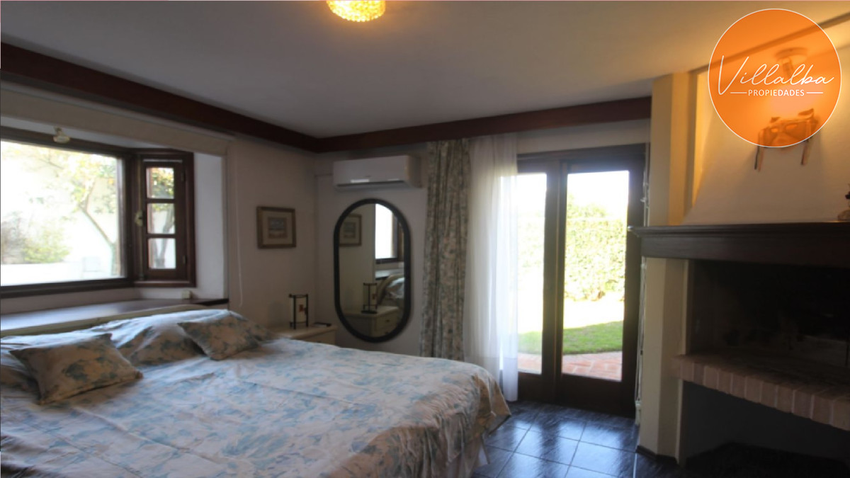 Apartamento ID.2206 - Casa en venta en playa Brava a solo 100 mts del mar. 4 dormitorios + dep.