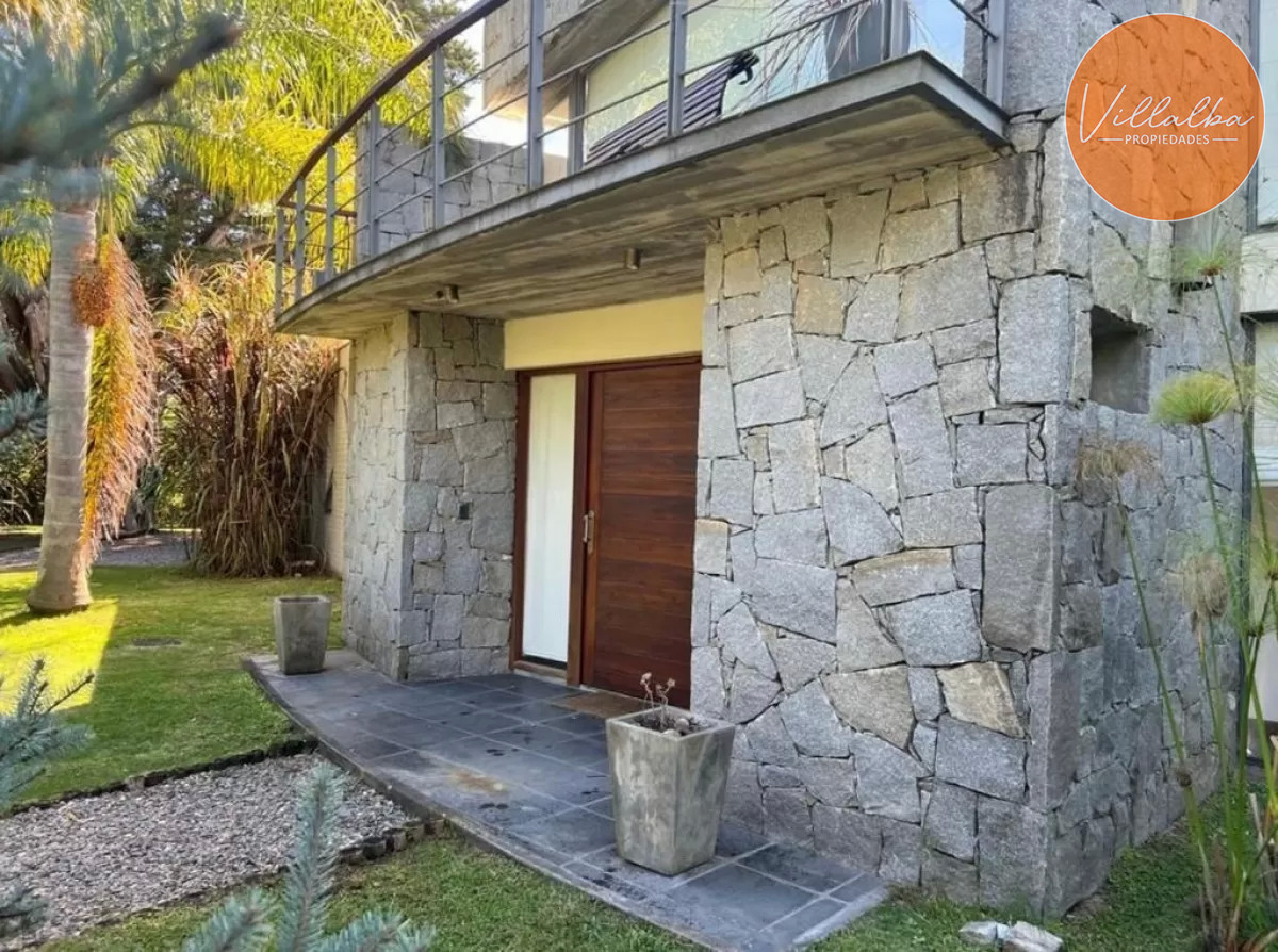 Apartamento ID.2245 - Casa de 4 dormitorios en venta en - Punta del Este