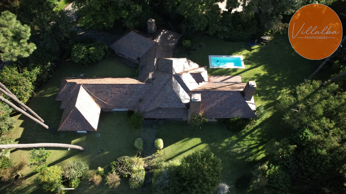 Casa ID.3323 - Hermosa mansión en Golf de 6 dormitorios , Punta del Este