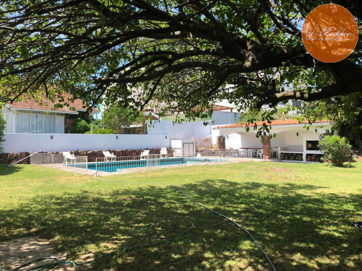 Apartamento ID.3432 - Vende casa de 3 dormitorios en Pinares, cerca del mar, Punta del Este