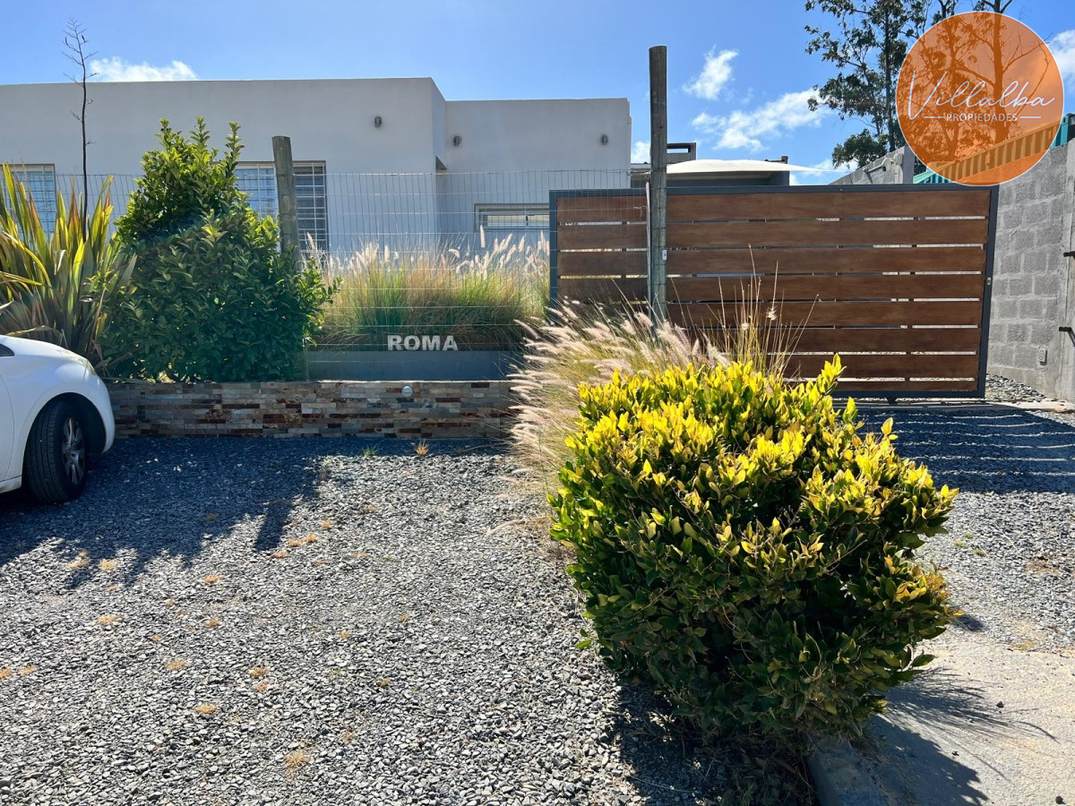 Apartamento ID.3301 - Vende casa de 3 dormitorios moderna en Maldonado, 